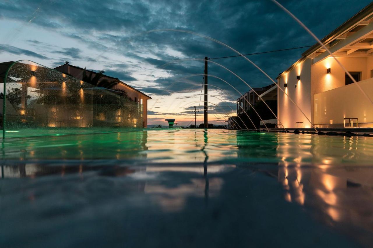 Pachis Escape Suites Exteriör bild