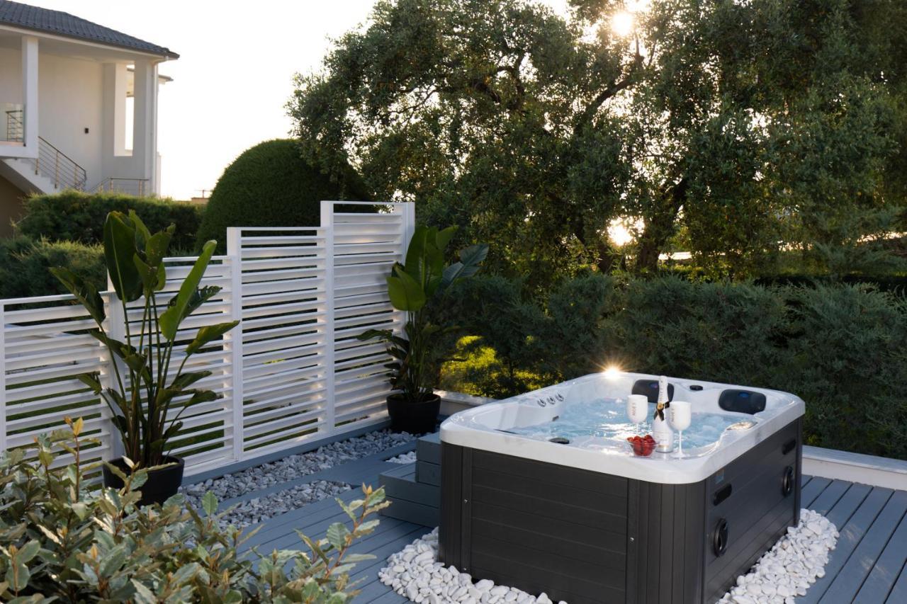 Pachis Escape Suites Exteriör bild