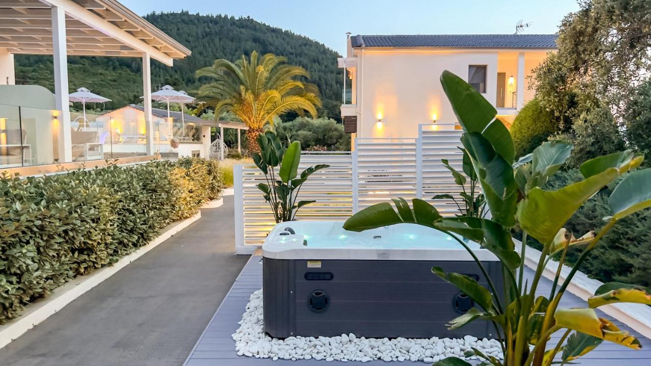 Pachis Escape Suites Exteriör bild